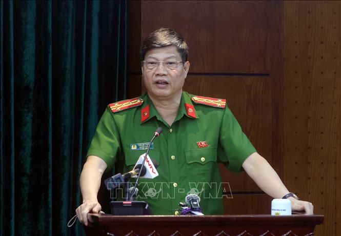 Đại tá Chu An Thanh, Trưởng phòng Cảnh sát điều tra tội phạm về tham nhũng, kinh tế, buôn lậu, Công an thành phố Hà Nội thông tin tới các cơ quan báo chí về một số vụ án, vụ việc điển hình trên địa bàn Thủ đô. Ảnh: Phạm Kiên - TTXVN