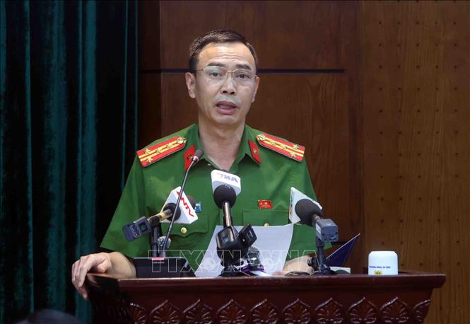 Đại tá Trương Văn Hồng, Trưởng phòng Cảnh sát điều tra tội phạm về ma tuý, Công an thành phố Hà Nội thông tin tới các cơ quan báo chí về một số vụ án, vụ việc điển hình trên địa bàn Thủ đô. Ảnh: Phạm Kiên - TTXVN