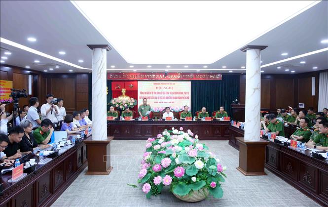 Công an thành phố Hà Nội tổ chức Hội nghị thông tin báo chí về tình hình, kết quả công tác bảo đảm an ninh, trật tự Quý I/2026 và một số vụ án, vụ việc điển hình trên địa bàn thành phố Hà Nội. Ảnh: Phạm Kiên - TTXVN