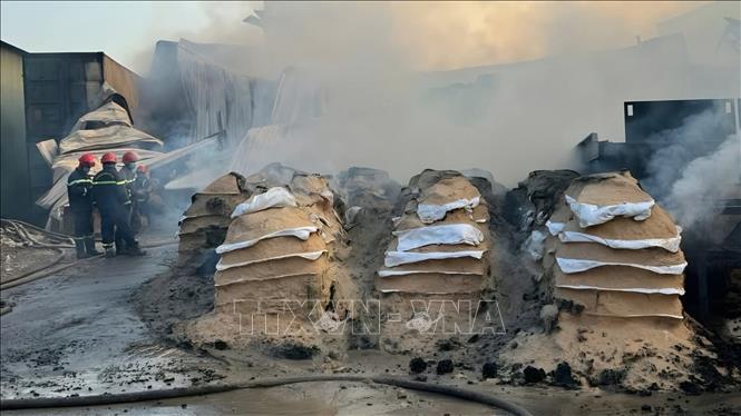 Hiện trường nơi xảy ra vụ cháy. Ảnh: TTXVN phát