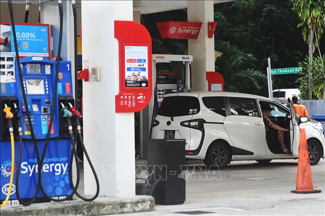 Một trạm xăng ở Singapore. Ảnh: THX/TTXVN