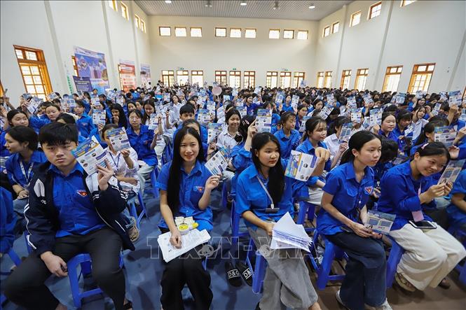 Quang cảnh “Ngày hội tư vấn Hướng nghiệp trong kỷ nguyên chuyển đổi số”  năm 2026 tại Trường PTDT Nội trú tỉnh Sơn La. Ảnh: Trọng Đạt-TTXVN