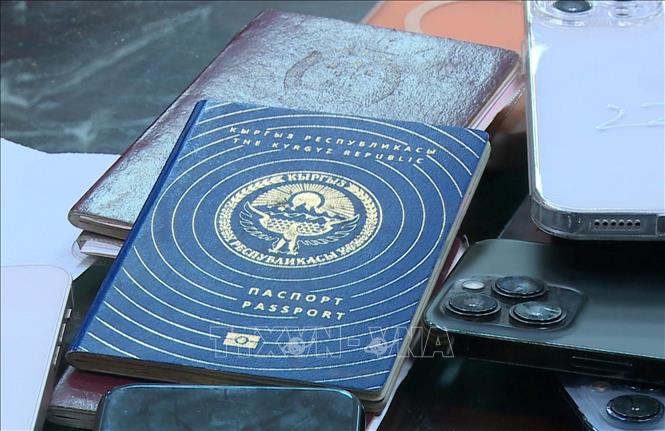 Hộ chiếu của các đối tượng phạm tội trong vụ án.
Ảnh: TTXVN phát