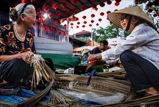 More than a trading place, the market is a social hub where locals meet, talk and preserve long-standing traditions. Photo: Vân Chi/VNA