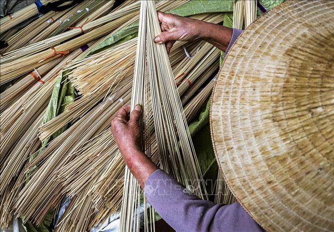 Each Chuong hat features 16 rings, including one thicker ring that forms the brim. Photo: Vân Chi/VNA