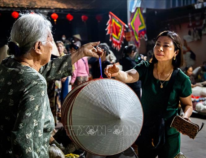 Finished hats are priced between 40,000 and 150,000 VND, depending on quality and craftsmanship. 