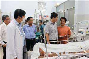 Xe ôtô lao xuống vực ở Lâm Đồng: Thăm hỏi các nạn nhân đang điều trị ở bệnh viện