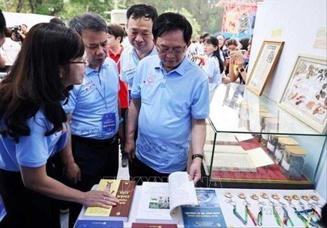 Phó Thủ tướng Hồ Quốc Dũng tham dự Lễ mít tinh hưởng ứng Ngày sức khỏe Việt Nam, Ngày hội sức khỏe và Giải đi bộ “Vì một Việt Nam khỏe mạnh”, 5/4/2026, tại Hà Nội. Ảnh: Minh Đức - TTXVN