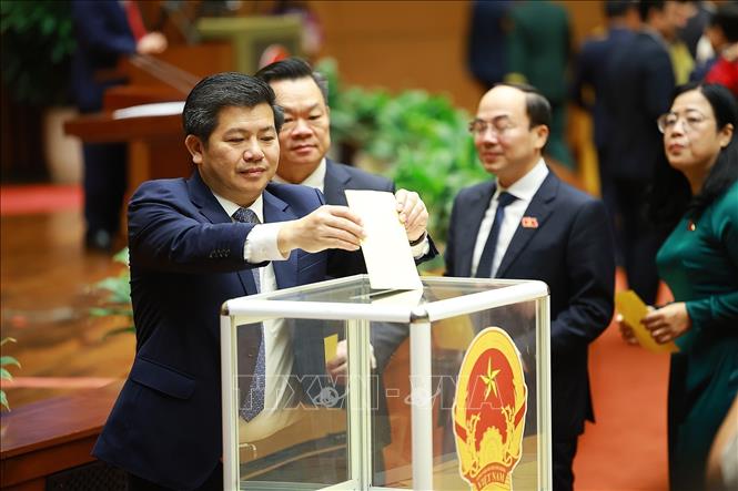 Các đại biểu Quốc hội bỏ phiếu bầu Chủ tịch nước. Ảnh: Dương Giang - TTXVN