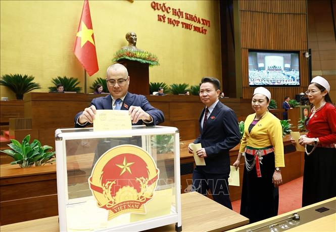 NA deputies cast ballots to elect the State President. VNA Photo