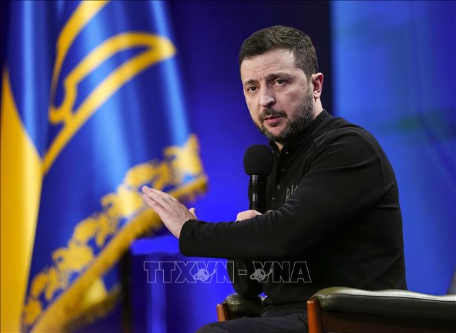 Tổng thống Ukraine Volodymyr Zelensky phát biểu trong cuộc họp báo tại Kiev. Ảnh: Kyodo/TTXVN