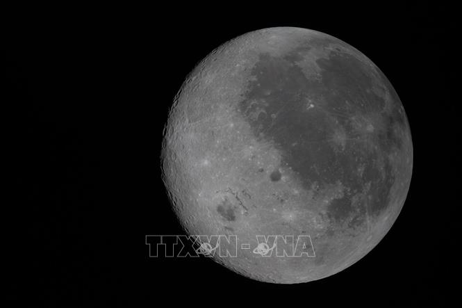 Mặt Trăng nhìn từ tàu Orion, ngày 6/4/2026. Ảnh: THX/TTXVN