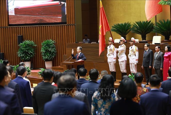 Chánh án Tòa án nhân dân Tối cao Nguyễn Văn Quảng tuyên thệ nhậm chức. Ảnh: Dương Giang-TTXVN