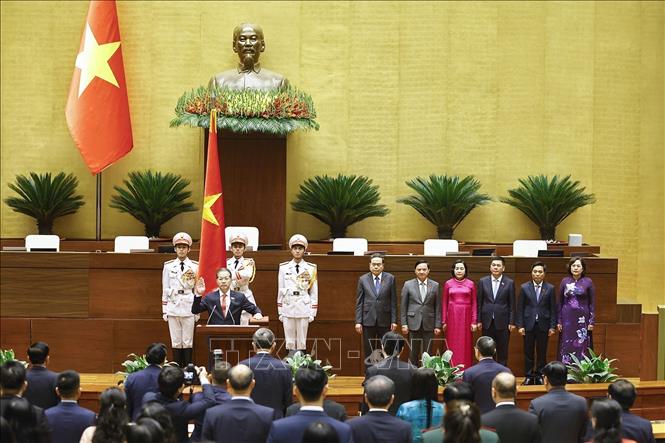 Chánh án Tòa án nhân dân Tối cao Nguyễn Văn Quảng tuyên thệ nhậm chức. Ảnh: Doãn Tấn - TTXVN