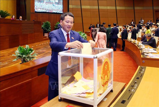 Đại biểu bỏ phiếu bầu. Ảnh: Phạm Kiên - TTXVN
