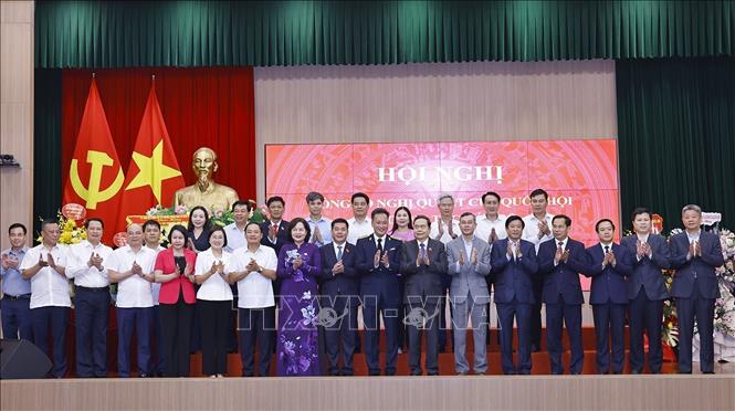 Chủ tịch Quốc hội Trần Thanh Mẫn với đại biểu. Ảnh: Doãn Tấn - TTXVN 