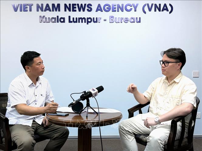 Tiến sĩ Enzo Sim Hong Jun - Viện nghiên cứu Penang, Malaysia trả lời phỏng vấn phóng viên TTXVN. Ảnh: Bình Thanh - PV TTXVN tại Malaysia