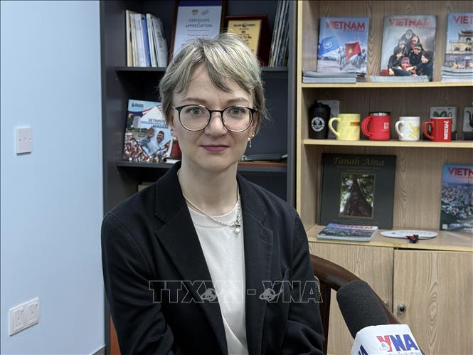 Tiến sỹ Julia Roknifard, giảng viên cao cấp về Quan hệ quốc tế tại trường Đại học Taylor (Malaysia) trả lời phỏng vấn TTXVN. Ảnh: Bình Thanh - PV TTXVN tại Malaysia