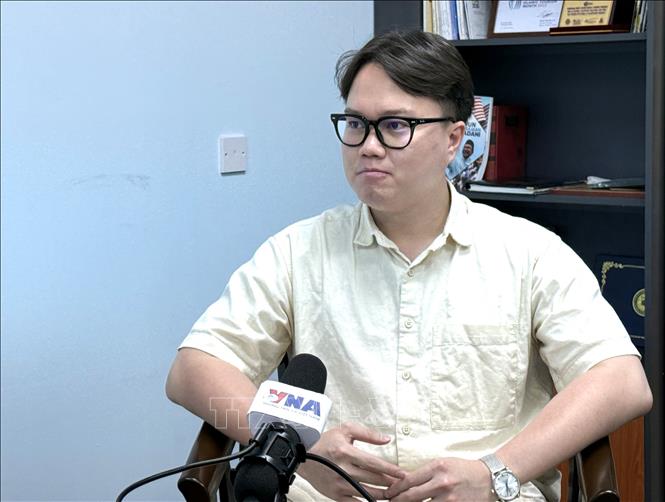 Tiến sĩ Enzo Sim Hong Jun - Viện nghiên cứu Penang, Malaysia trả lời phỏng vấn phóng viên TTXVN. Ảnh: Bình Thanh - PV TTXVN tại Malaysia