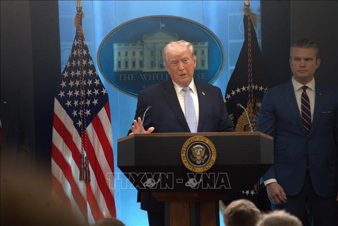 Tổng thống Mỹ Donald Trump trong cuộc họp báo tại Nhà Trắng ở Washington DC., ngày 6/4/2026. Ảnh: THX/TTXVN