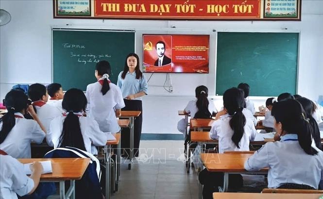 Các liên đội tại xã Thiên Cẩm, Hà Tĩnh tổ chức sinh hoạt tìm hiểu về cuộc đời và sự nghiệp cố Tổng Bí thư Hà Huy Tập. Ảnh: Hoàng Ngà - TTXVN