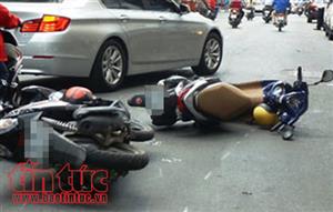 Va chạm giữa xe taxi và xe máy khiến một người tử vong