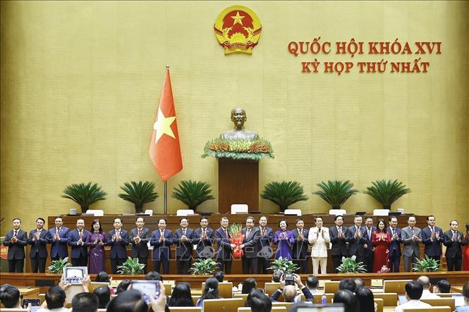 NA Chairman Tran Thanh Man congratulates the Government's members. VNA Photo
