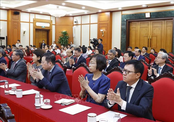 Các đại biểu dự Hội nghị công bố Quyết định của Bộ Chính trị về công tác cán bộ. Ảnh: Thống Nhất – TTXVN