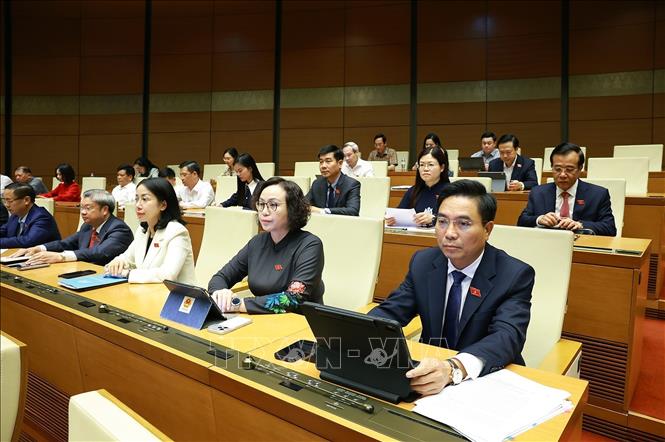 Các Đại biểu Quốc hội tham dự phiên họp toàn thể tại hội trường. Ảnh: Dương Giang-TTXVN 