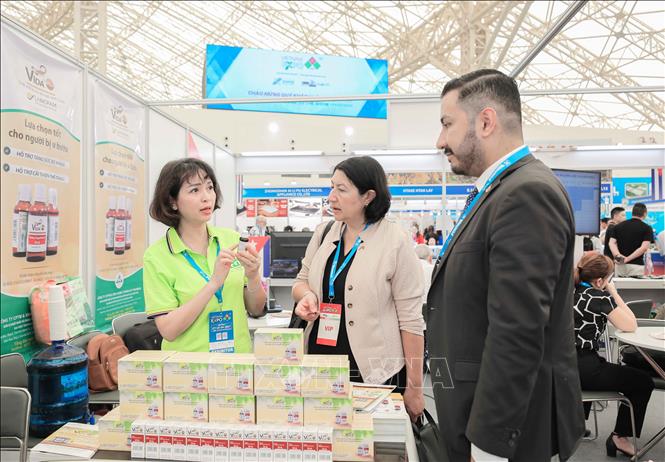 The Cuban booth at the fair showcases outstanding medical and technological products such as Vidatox, a cancer treatment support product that has been licensed by the Ministry of Health in Vietnam for the past 12 years. VNA Photo: Phan Phương