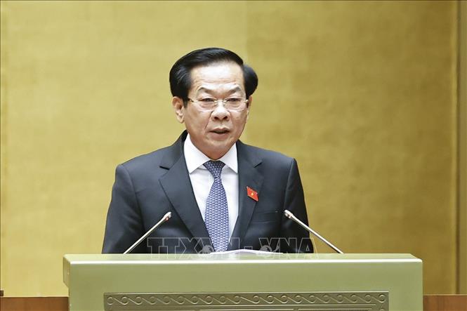 Bộ trưởng Nội vụ Đỗ Thanh Bình, thừa ủy quyền của Thủ tướng Chính phủ trình bày Tờ trình về dự án Luật sửa đổi, bổ sung một số điều của Luật Thi đua, khen thưởng.  Ảnh: Doãn Tấn - TTXVN