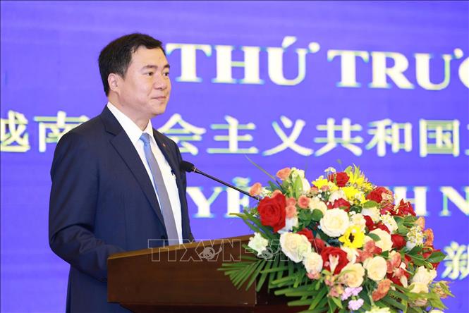 Thứ trưởng Bộ Công Thương Nguyễn Sinh Nhật Tân phát biểu tại Lễ khai trương. Ảnh: TTXVN phát