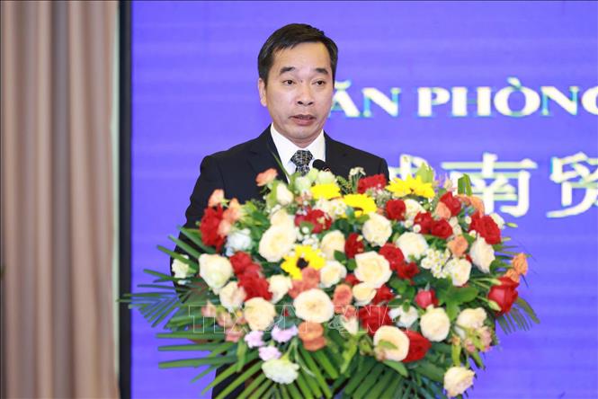 Công sứ, Đại sứ quán Việt Nam tại Trung Quốc Hoàng Văn Tuấn phát biểu tại Lễ khai trương. Ảnh: TTXVN phát