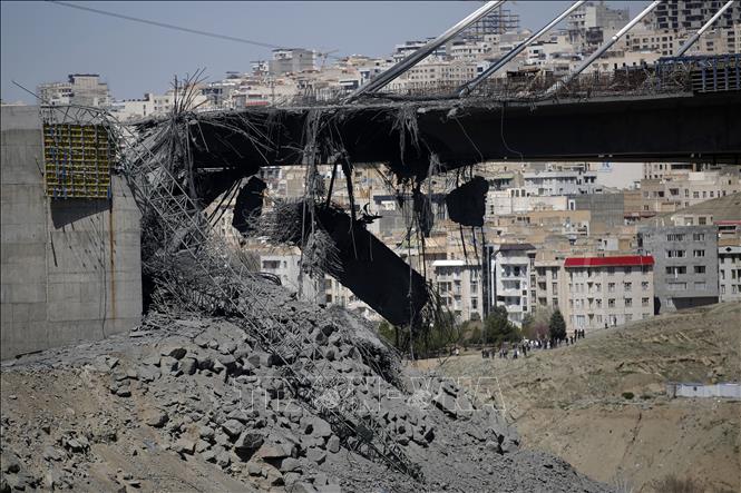 Cảnh tàn phá do xung đột tại Karaj, Iran. Ảnh: THX/TTXVN