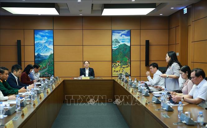 Đại biểu Quốc hội tỉnh Đồng Nai và tỉnh Thái Nguyên thảo luận tại tổ. Ảnh: Dương Giang-TTXVN