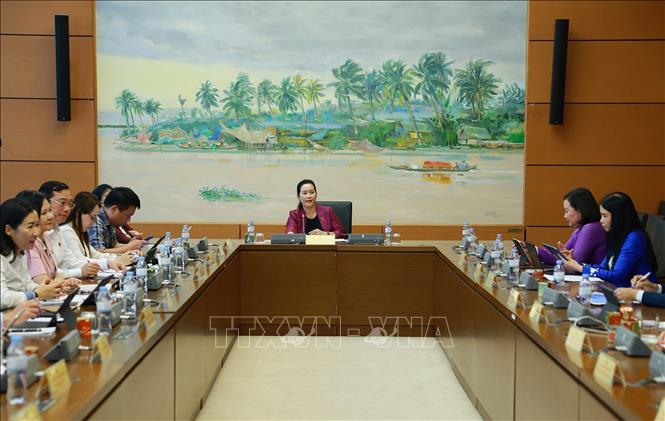 Đại biểu Quốc hội thành phố Hải Phòng thảo luận tại tổ. Ảnh: Dương Giang-TTXVN
