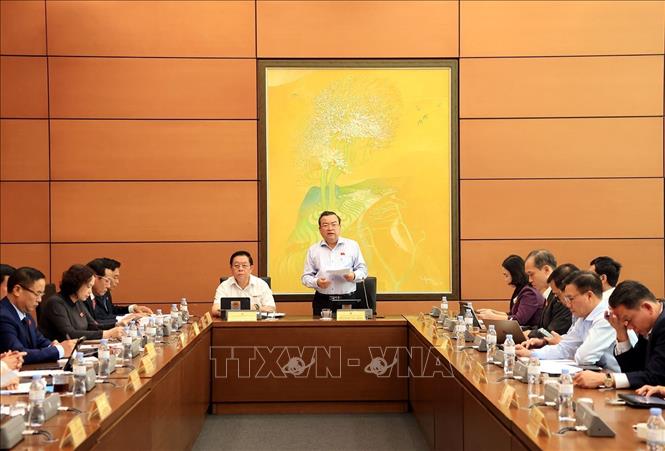 Các đại biểu Quốc hội tỉnh Thanh Hoá và tỉnh Tây Ninh thảo luận tại tổ 3. Ảnh: Tuấn Anh - TTXVN