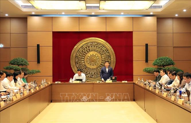 Đại biểu Quốc hội tỉnh Nghệ An và tỉnh Lâm Đồng thảo luận tại tổ 7. Ảnh: Tuấn Anh - TTXVN