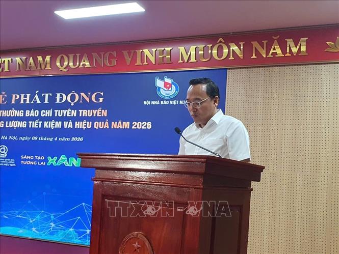 Thứ trưởng Bộ Công Thương Nguyễn Hoàng Long phát biểu tại lễ phát động Giải thưởng báo chí tuyên truyền về sử dụng năng lượng tiết kiệm và hiệu quả năm 2026. Ảnh: Nguyễn Trọng Lịch- TTXVN