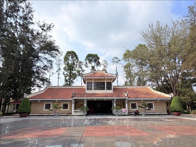 Khu lưu niệm Chủ tịch Tôn Đức Thắng là điểm đến văn hóa – lịch sử tiêu biểu, thu hút đông đảo du khách đến tham quan trên xã đảo Mỹ Hòa Hưng (tỉnh An Giang). Ảnh: Thanh Sang- TTXVN