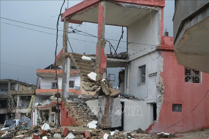 Tòa nhà bị phá hủy sau cuộc không kích của Israel xuống thị trấn Mashgharah, miền Đông Liban. Ảnh: THX/TTXVN