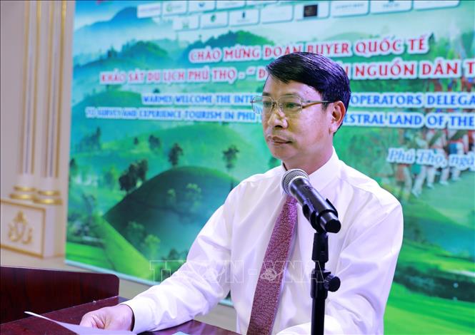 Phó Chủ tịch UBND tỉnh Phú Thọ Nguyễn Khắc Hiếu phát biểu tại buổi gặp mặt. Ảnh: Hoàng Hùng -TTXVN