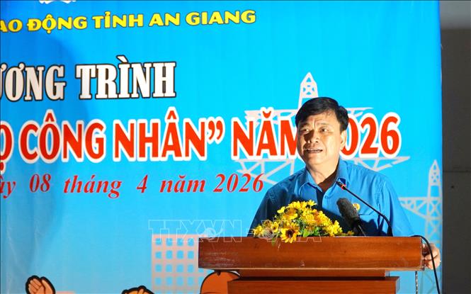 Phó Chủ tịch Ủy ban MTTQ Việt Nam tỉnh An Giang, Phó Chủ tịch Liên đoàn lao động tỉnh Đỗ Trần Thịnh phát biểu. Ảnh: Văn Sĩ - TTXVN      