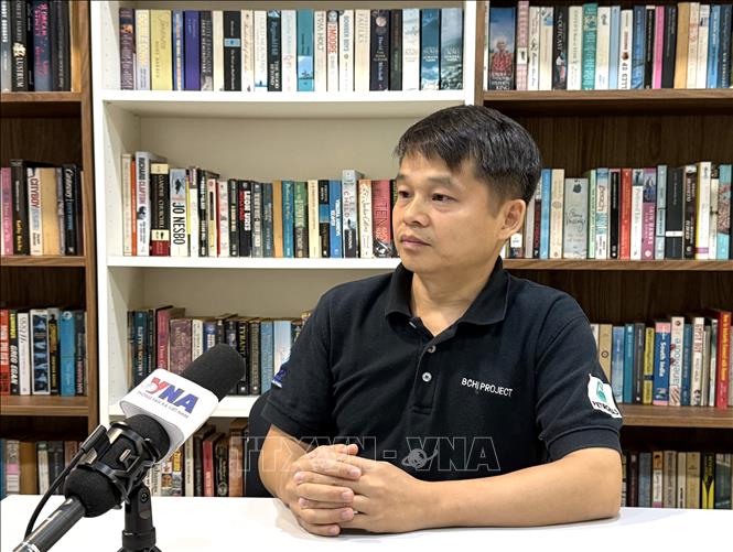 Kỹ sư dầu khí tại Malaysia, ông Lương Thế Huân trả lời phỏng vấn phóng viên TTXVN. Ảnh: Bình Thanh - PV TTXVN tại Malaysia