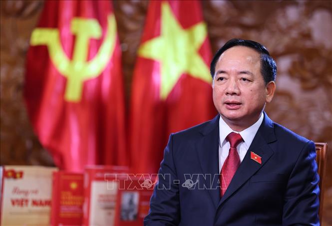 Đồng chí Trịnh Văn Quyết, Ủy viên Bộ Chính trị, Bí thư Trung ương Đảng, Trưởng ban Tuyên giáo và Dân vận Trung ương trả lời phỏng vấn Thông tấn xã Việt Nam. Ảnh: Minh Đức – TTXVN