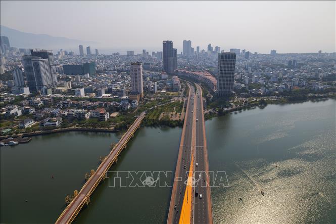 The transportation axis leading to the sea is connected by bridges, facilitating rapid development in the eastern part of Da Nang city. VNA Photo: Xuân Quý