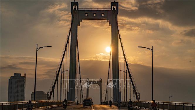 Thuan Phuoc Bridge facilitates the city's expansion towards Da Nang Bay. VNA Photo: Xuân Quý