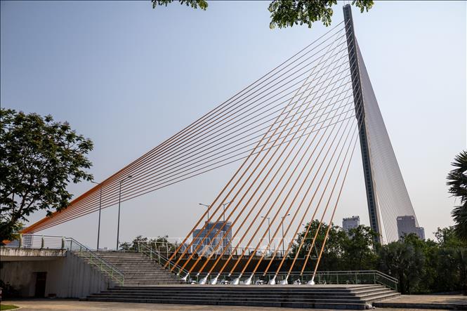 Tran Thi Ly Bridge features a unique cable-stayed design and inclined piers. VNA Photo: Xuân Quý