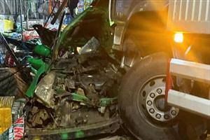 Lâm Đồng: Ôtô tải đâm taxi trên đường Hồ Chí Minh, ba người thương vong