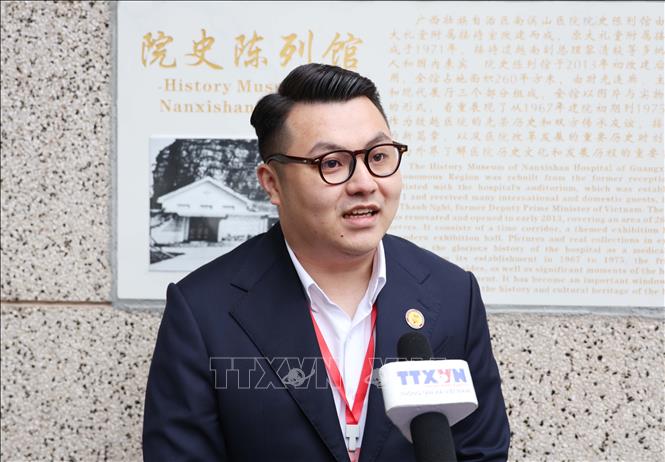 Anh Hoàng Minh Hiếu, Bí thư Đoàn phường Tuần Châu, tỉnh Quảng Ninh trả lời phỏng vấn phóng viên TTXVN. Ảnh: Quang Hưng - PV TTXVN tại Trung Quốc